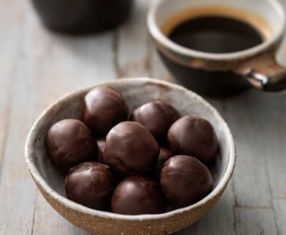 Chocolate Peanut Butter Protein Balls