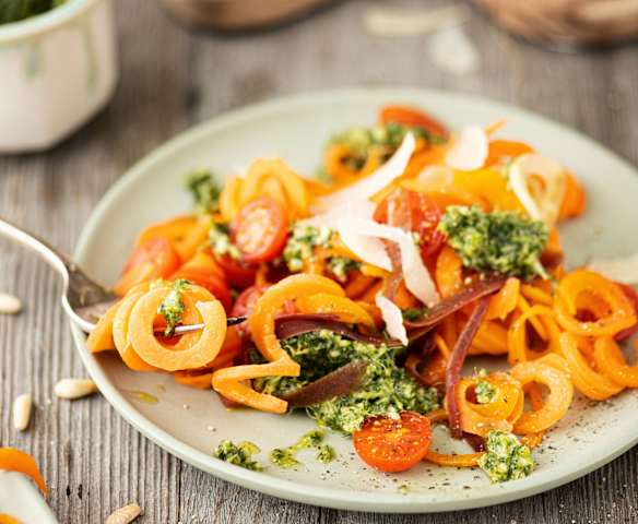 Zoodles de zanahoria con pesto verde Zoodles de zanahoria con pesto verde