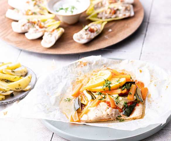 Menù: Branzino al cartoccio; indivia con crema al formaggio; crema di mele con crumble (Bimby Friend)