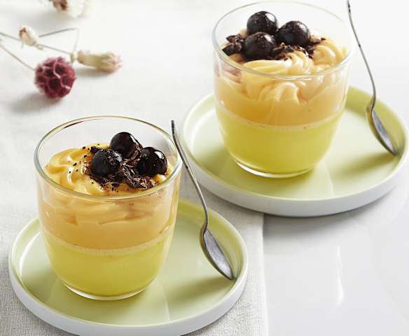 Panna cotta allo zafferano e crema all'arancia