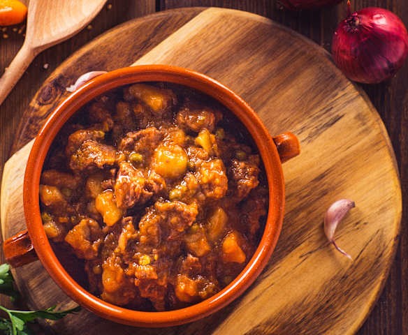 Spezzatino di manzo con piselli e patate Spezzatino di manzo con piselli e patate