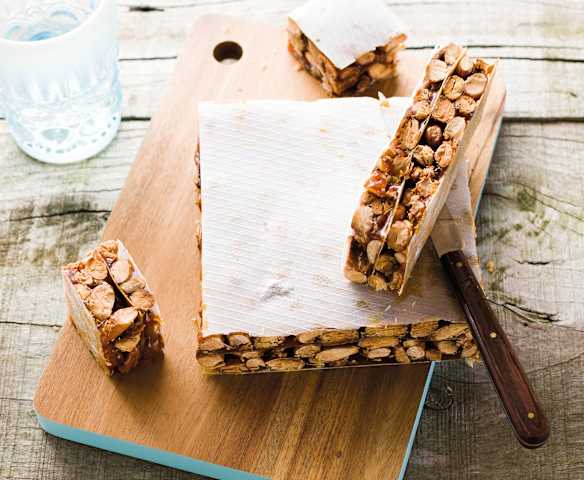 Prowansalski baton z migdałami i miodem