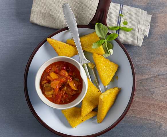 Gebratene Polenta mit Letscho