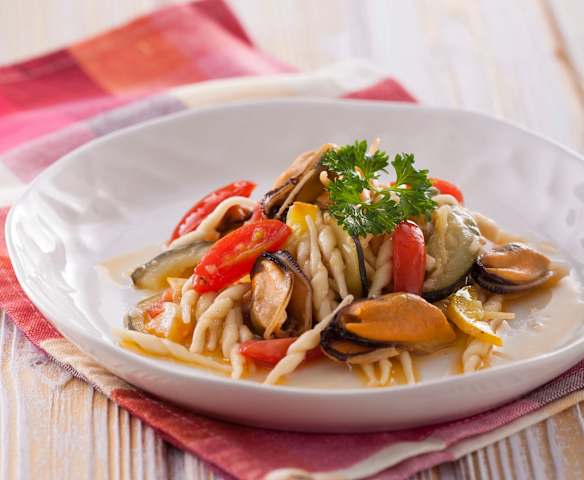 義式手捲意粉與淡菜佐櫛瓜醬