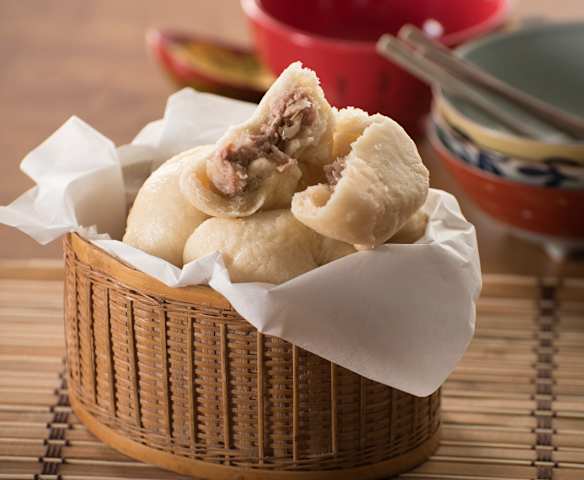Xian rou bao zi (steamed pork buns)