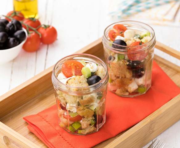 Panzanella di pane multicereali Panzanella di pane multicereali