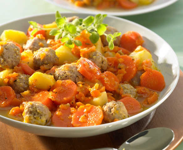 Möhreneintopf mit Bratwurstbällchen