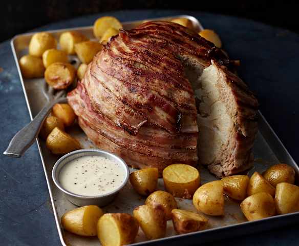 Überbackener Blumenkohl mit Ofenkartoffeln und Senfsauce Überbackener Blumenkohl mit Ofenkartoffeln und Senfsauce