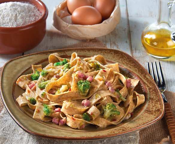 Tagliatelle integrali ai broccoli