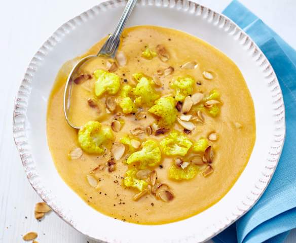 Sopa de coliflor al curry