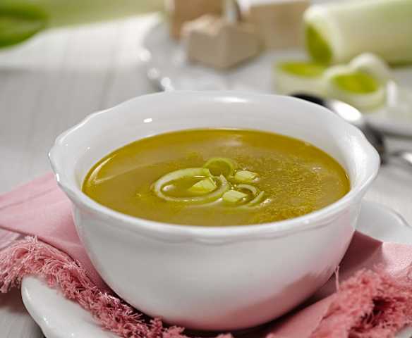 Drožďová polévka s pórkem