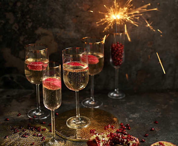 Wino musujące z sorbetem malinowym