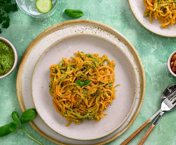 Spaghetti de patate douce, pesto aux herbes