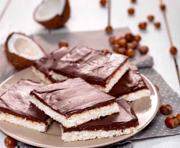 Kokosové řezy s nugátovou náplní