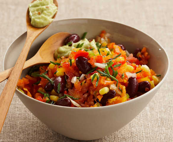 Mexikanischer Salat mit Avocado-Dressing