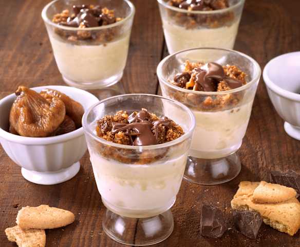 Cookie Ice Cream with Figs and Chocolate