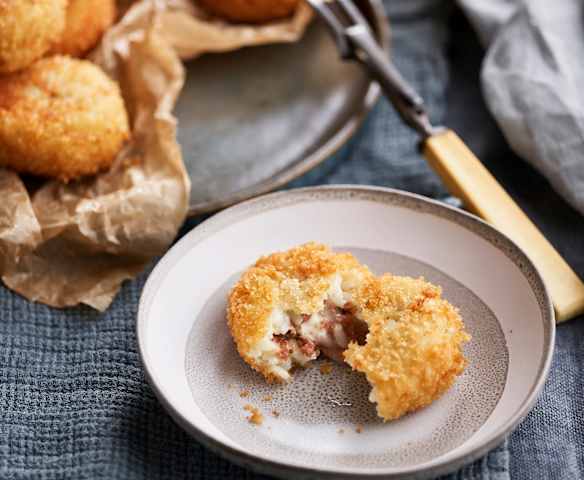 Arancini com recheio de carne picada