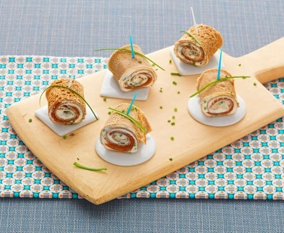 Rotolini di crêpes di grano saraceno al salmone