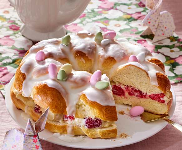 Gefüllter Hefekranz