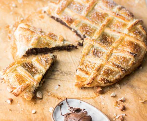 Sfoglia alla crema gianduia e nocciole tostate