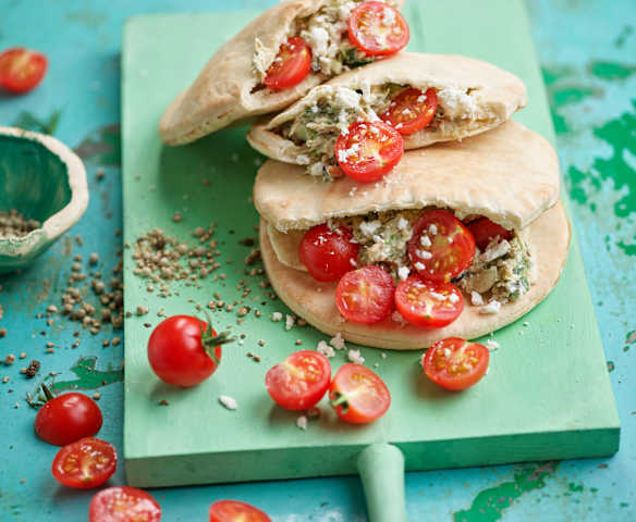 Pão pita com recheio mediterrânico