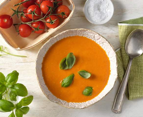 Schnelle Tomatensuppe mit Basilikum