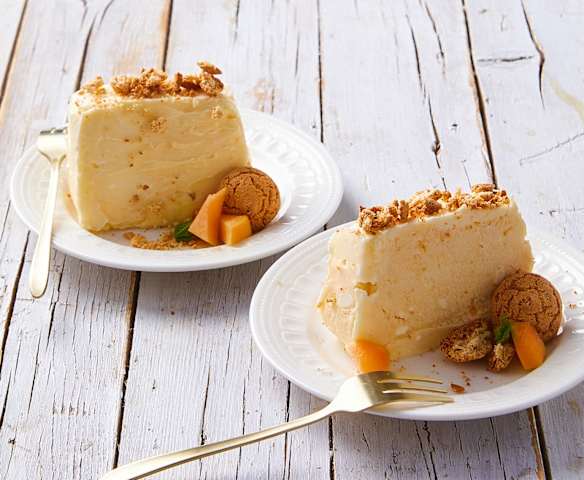Semifreddo albicocche e amaretti Semifreddo albicocche e amaretti