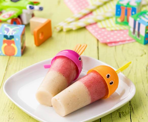 Ghiacciolo bicolore fragola e banana Ghiacciolo bicolore fragola e banana