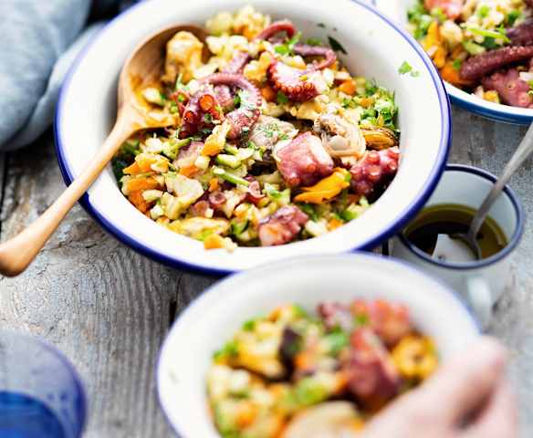 Salade de fruits de mer et légumes croquants