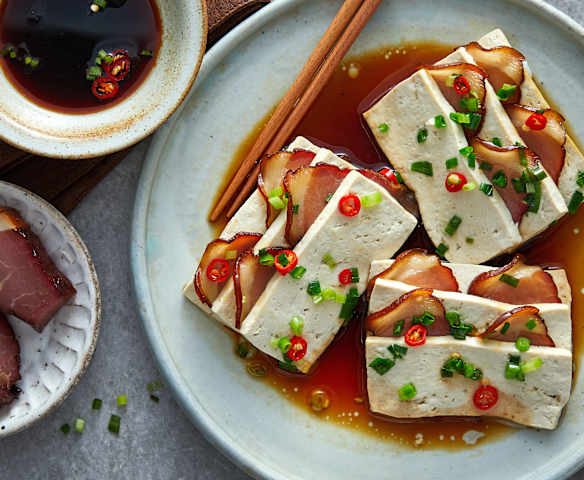 老豆腐蒸腊肉