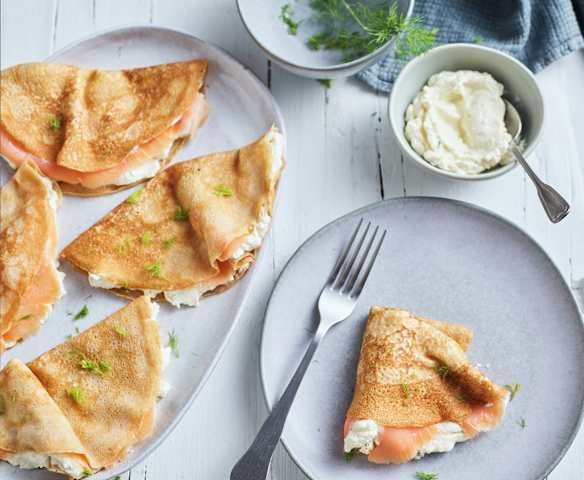 Crêpes al salmone e formaggio all'aneto Crêpes al salmone e formaggio all'aneto