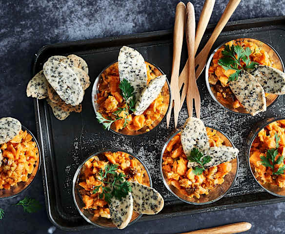 Rüeblisalat mit Sesam-Crackern