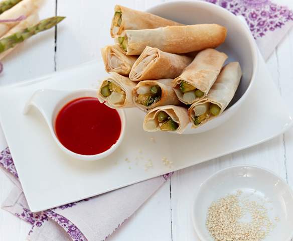 Knusprige Spargelröllchen mit Asia-Sauce