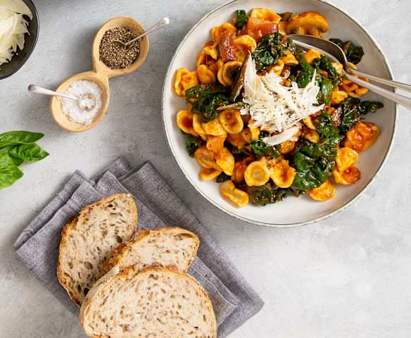 Silverbeet and mushroom pasta (TM6)
