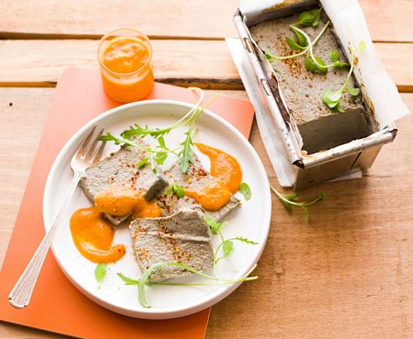 Pasztet z bakłażana z pomidorowym coulis