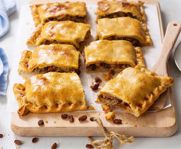Empanada de bacalao con pasas (sin levadura)