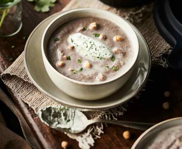 Velouté de champignons, pois chiches et fromage de chèvre