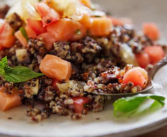 藜麦茄子配孜然三文鱼葡萄柚色拉