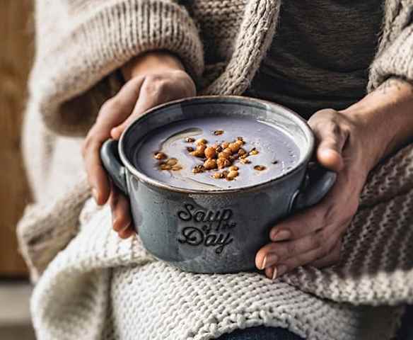 Soupe de chou rouge et pois chiches rôtis