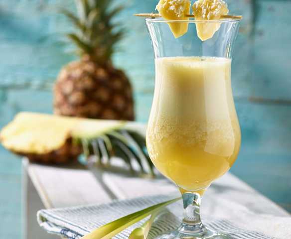 Sorbete de piña colada con dátiles