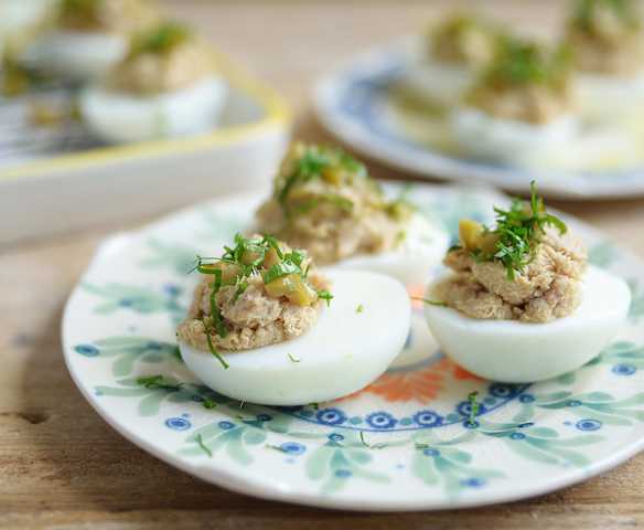 Huevos rellenos con atún