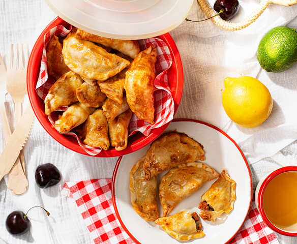 Empanadillas de patata, picadillo y pimientos de Padrón
