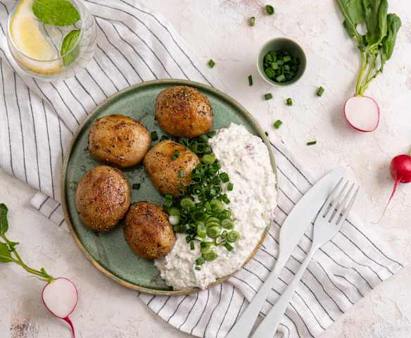 Pieczone młode ziemniaki z twarożkiem