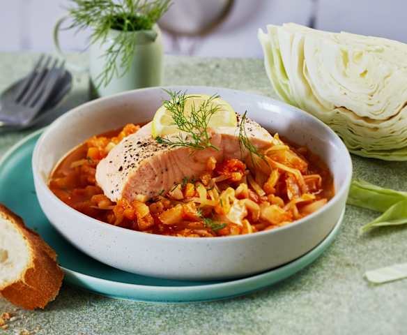 Weißkohl-Fenchel-Topf mit Lachsfilet