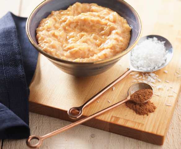 Safran-Kokos-Milchreis mit Rosenwasser