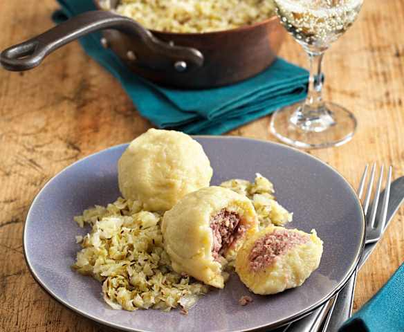 Selchfleischknödel mit Rotgipflerkraut