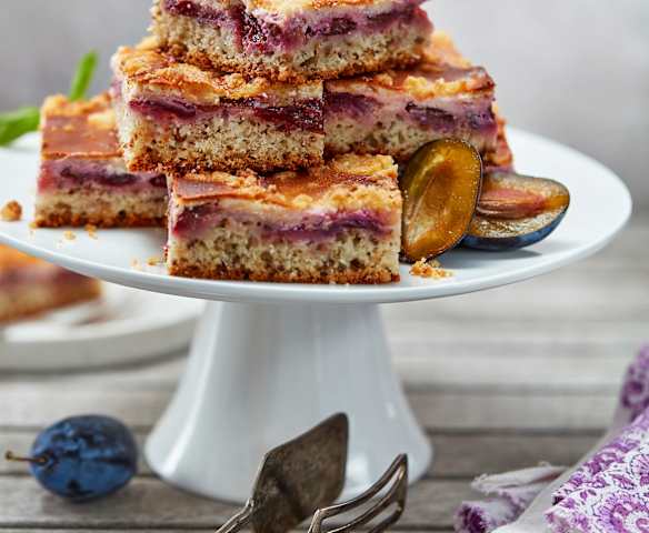 Pflaumenschnitten mit Pumpernickel