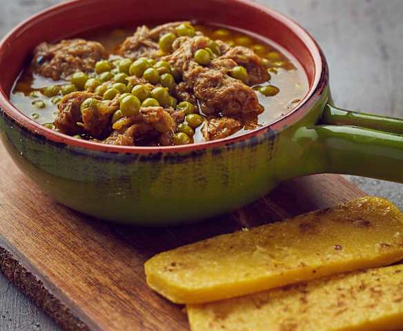 Stracotto di manzo di Razza Piemontese a Cottura Lenta con piselli e polenta