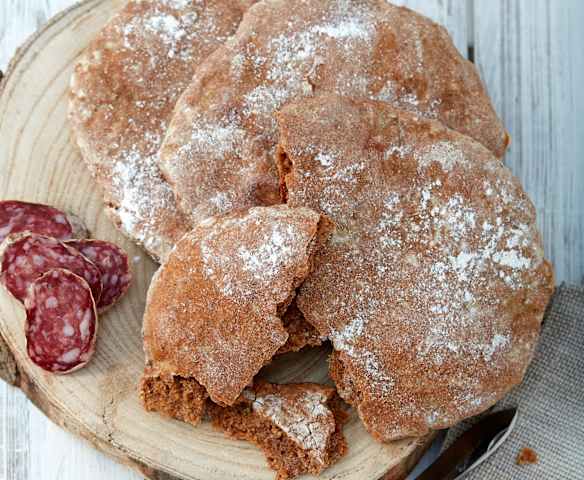 Roggenfladen aus Sauerteigansatz Roggenfladen aus Sauerteigansatz