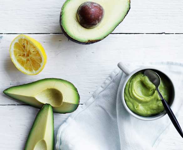 Avocado and egg yolk purée (around 6 months)
